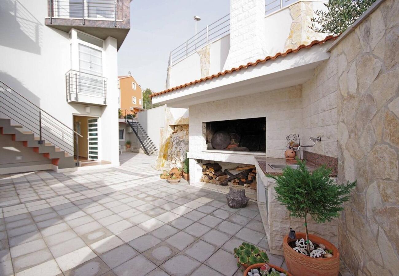 Apartments Javi - Free Private Parking Trogir Extérieur photo